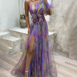 Asymmetrisches Abendkleid – One-Shoulder Maxikleid mit Blumenapplikation & Schlitz