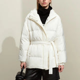 Alica | Dicke Kapuzen-Daunenjacke mit Gürtel