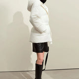 Alica | Dicke Kapuzen-Daunenjacke mit Gürtel