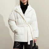 Alica | Dicke Kapuzen-Daunenjacke mit Gürtel
