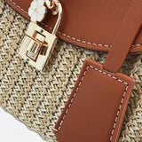 Livia | Kleine Damen-Strohtasche mit schwarzer Kunstleder-Klappe, Henkel & abnehmbarem Schultergurt – Crossbody- & Handtasche für Sommer
