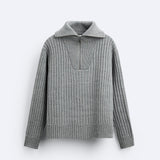 Klassischer Rippstrick-Pullover mit Reißverschluss