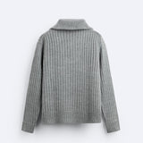 Klassischer Rippstrick-Pullover mit Reißverschluss