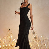 Schulterfreies Spitzen-Abendkleid mit figurbetonter Passform