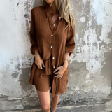 Zweiteiliges Leinen-Set für Damen mit Hemd und Shorts