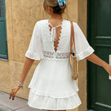 Weißes Boho-Sommerkleid mit Spitze und Volants – V-Ausschnitt & lockerer Schnitt | Zendoo