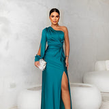 Asymmetrisches Satinkleid – One-Shoulder Abendkleid mit Schlitz & Drapierung