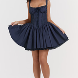Romantisches Korsett-Minikleid mit Trägern und Rüschendetails