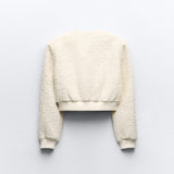 Kurze Bouclé-Jacke mit goldenen Knöpfen