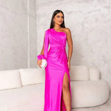 Asymmetrisches Satinkleid – One-Shoulder Abendkleid mit Schlitz & Drapierung