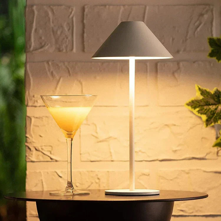 Moderne LED-Tischlampe – Stilvolles, kabelloses Design für Zuhause und Gastronomie