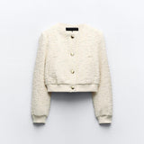 Kurze Bouclé-Jacke mit goldenen Knöpfen