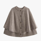 Chloë | Strick-Cape mit Knöpfen und Gestuftem Saum