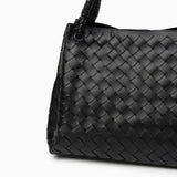 Valeria | Geflochtene schwarze Damenhandtasche aus veganem Leder mit Schulterriemen & goldenen Details