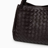 Valeria | Geflochtene schwarze Damenhandtasche aus veganem Leder mit Schulterriemen & goldenen Details