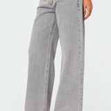 Trendige Wide-Leg Jeans mit verspielten Stickereien und modernem Schnitt