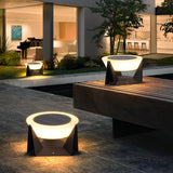 Solarbetriebene LED-Außenlampe mit geometrischem Design