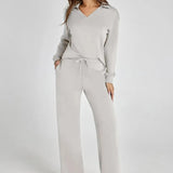 Damen Freizeitanzug mit Zipper-Pullover und weiter Hose