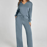 Damen Freizeitanzug mit Zipper-Pullover und weiter Hose
