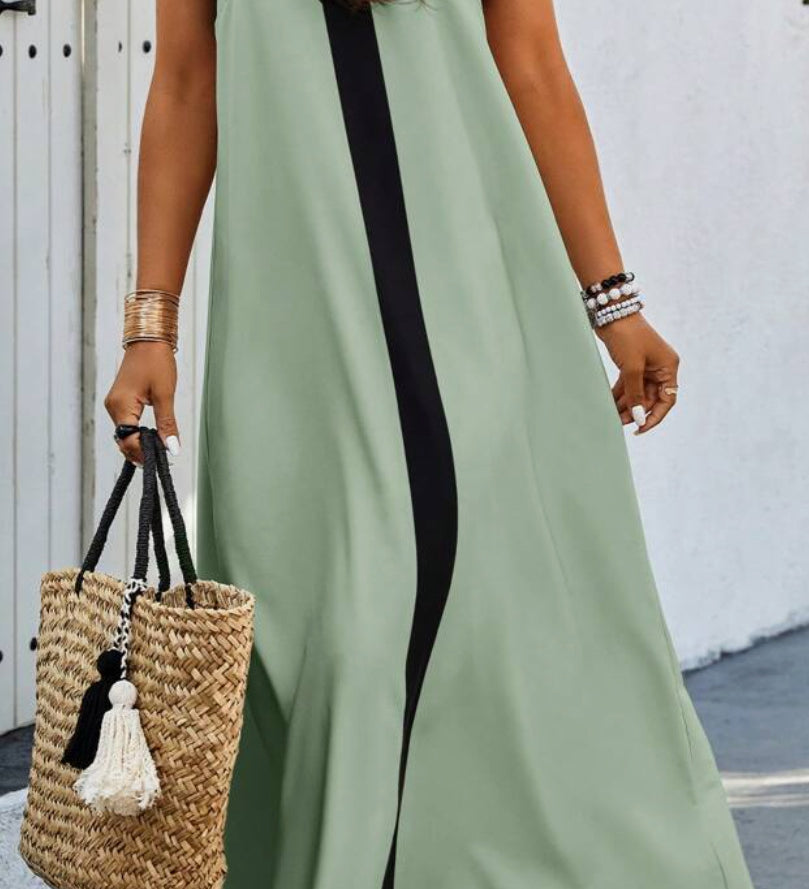 Adeltraud | Fließendes V-neck Maxi-Kleid mit kontrastreichen Details