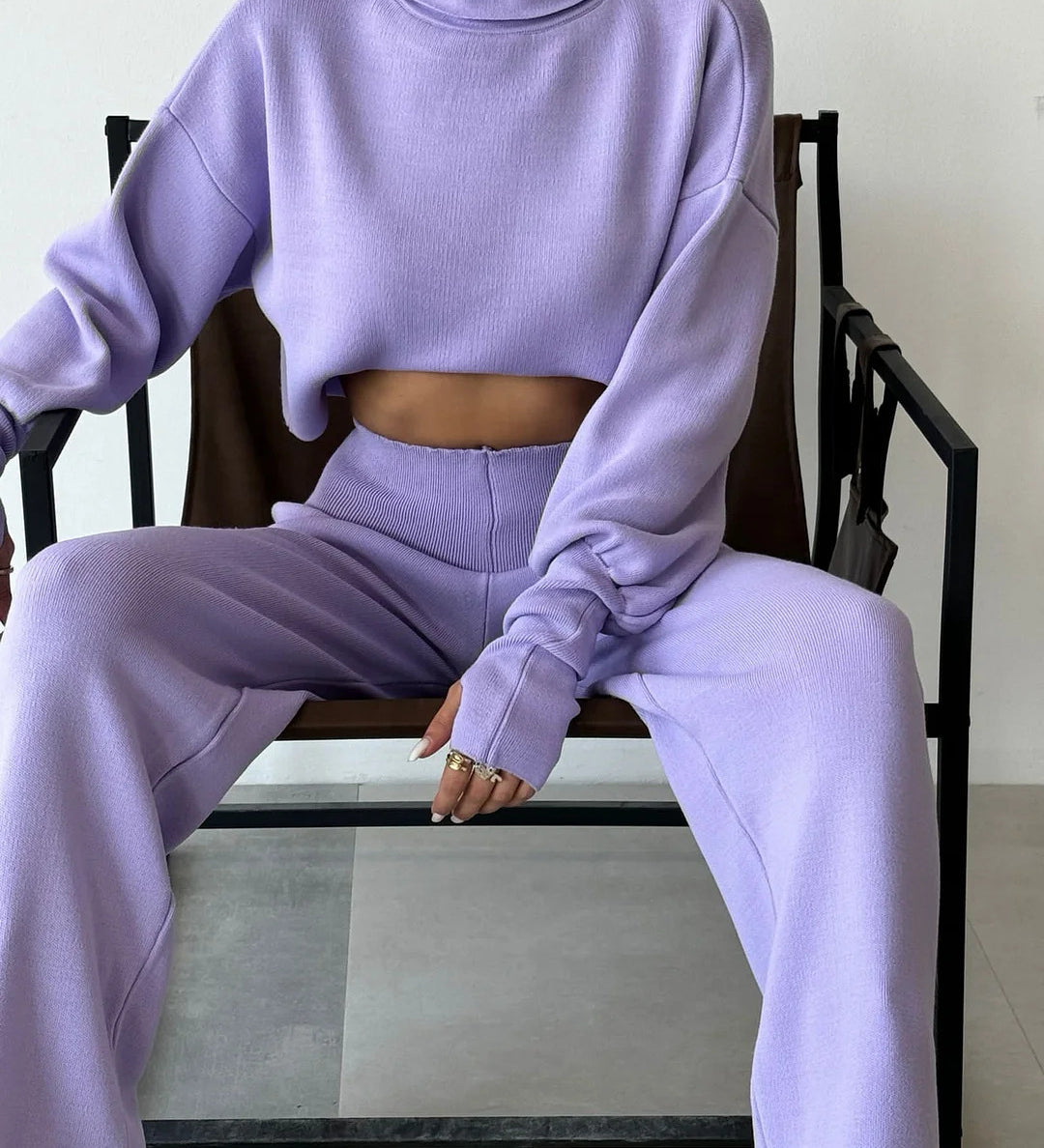 Modisches Zweiteiler Set mit Rollkragen Pullover und Hose – Trendiger Streetstyle Look