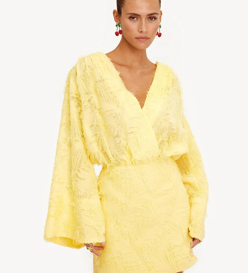 Clacive Herbst Lose Gelb Casual Frauen Kleider 2024 Sexy V-ausschnitt Langarm Mini Kleid Elegante Klassische Hohe Taille Weibliche Kleid