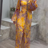 Luxuriöses Abendkleid mit Falten & Off-Shoulder für den Sommer – Gelb-Lila Print & Glitzer-Details