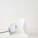 Designer Tischlampe „Halbmond“ – Modernes LED-Lichtobjekt im Mond-Design