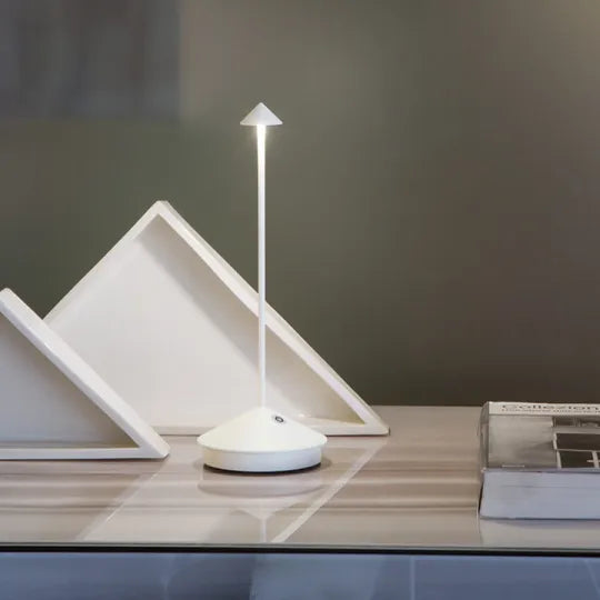 Elegante LED-Tischlampe für Restaurants – Warmweißes Licht, kabellos, dimmbar