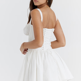 Romantisches Korsett-Minikleid mit Trägern und Rüschendetails