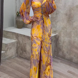 Luxuriöses Abendkleid mit Falten & Off-Shoulder für den Sommer – Gelb-Lila Print & Glitzer-Details