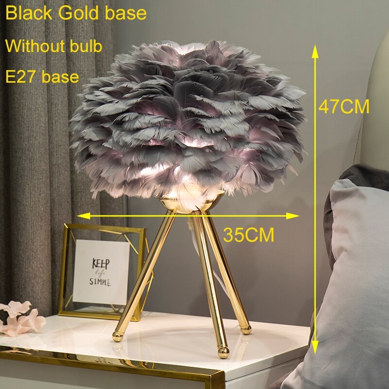 Designer Tischlampe mit Federschirm – Goldenes Stativ & Weiches Stimmungslicht