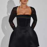 Nina | Satiniertes Minikleid mit Glitzernden Langärmeln