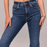 High-Waist Schlagjeans mit Retro-Flair und zeitlosem Schnitt