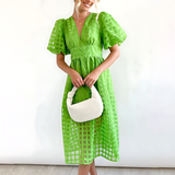 Midi-Kleid mit Karomuster – Luftiges Sommerkleid mit V-Ausschnitt & Puffärmeln