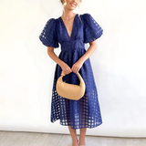 Midi-Kleid mit Karomuster – Luftiges Sommerkleid mit V-Ausschnitt & Puffärmeln
