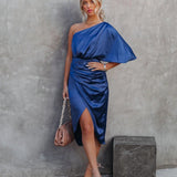 One-Shoulder Satinkleid – Drapiertes Midikleid mit Schlitz & figurbetonter Taille