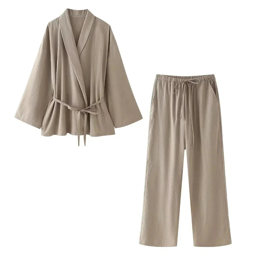 Elegantes Zweiteiler Set mit Bindegürtel und weiter Hose – Moderner Alltagsstil