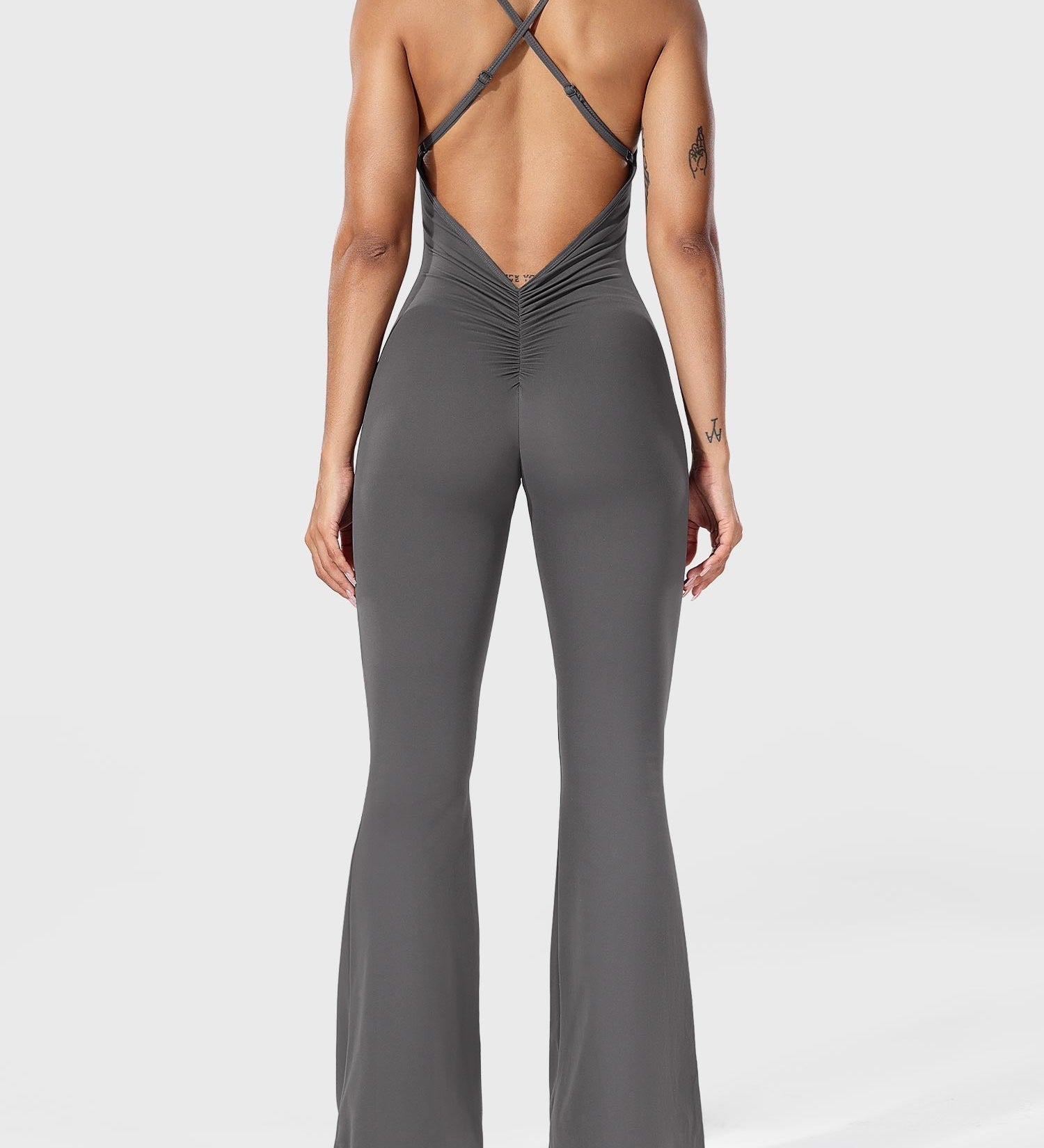 Serafina | Backless Flare Jumpsuit mit verstellbaren Trägern