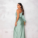 Asymmetrisches Satinkleid – One-Shoulder Abendkleid mit Schlitz & Drapierung